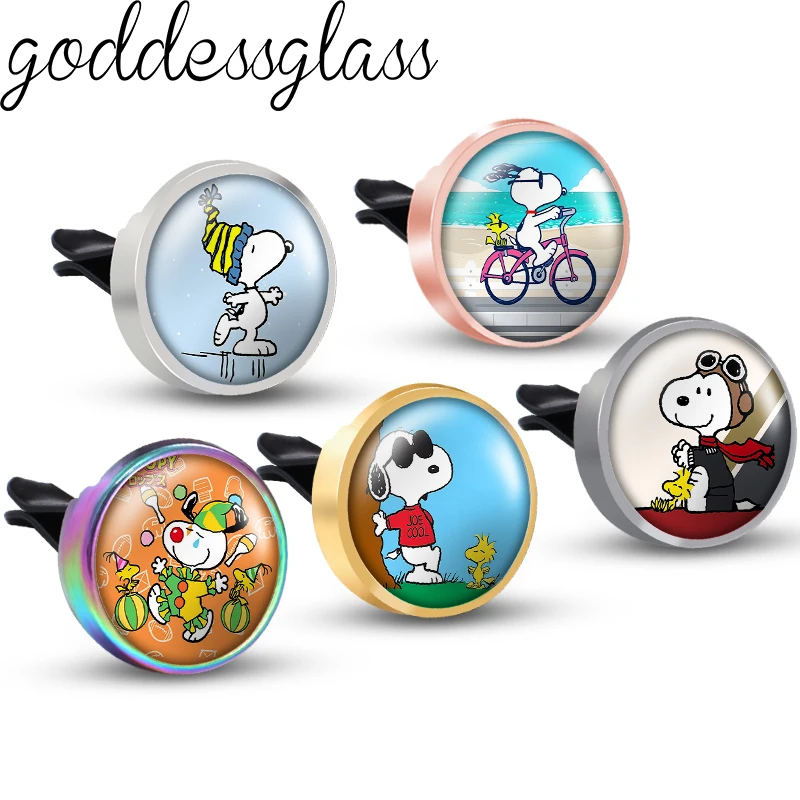 Snoopy Sport Skifahren Joker Niedliches Anime Foto Aromatherapie Auto Dekoration Clip Parfüm Medaillon Beschläge Öl Duft Geschenk Schlüsselanhänger
