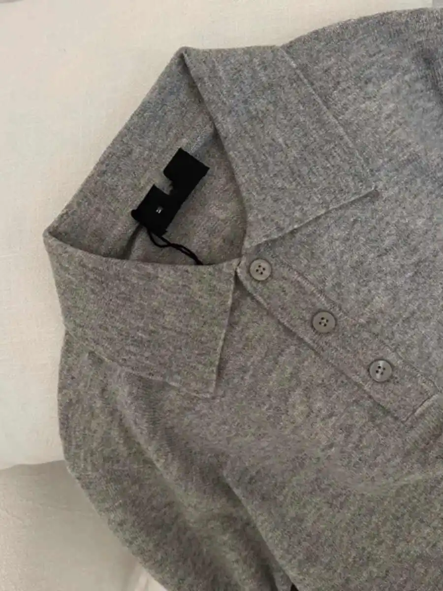 Grey Polo Collar Long Sleeved Knitted Sweater For Women In Early Autumn, Simple And Loose Commuting Short Top
