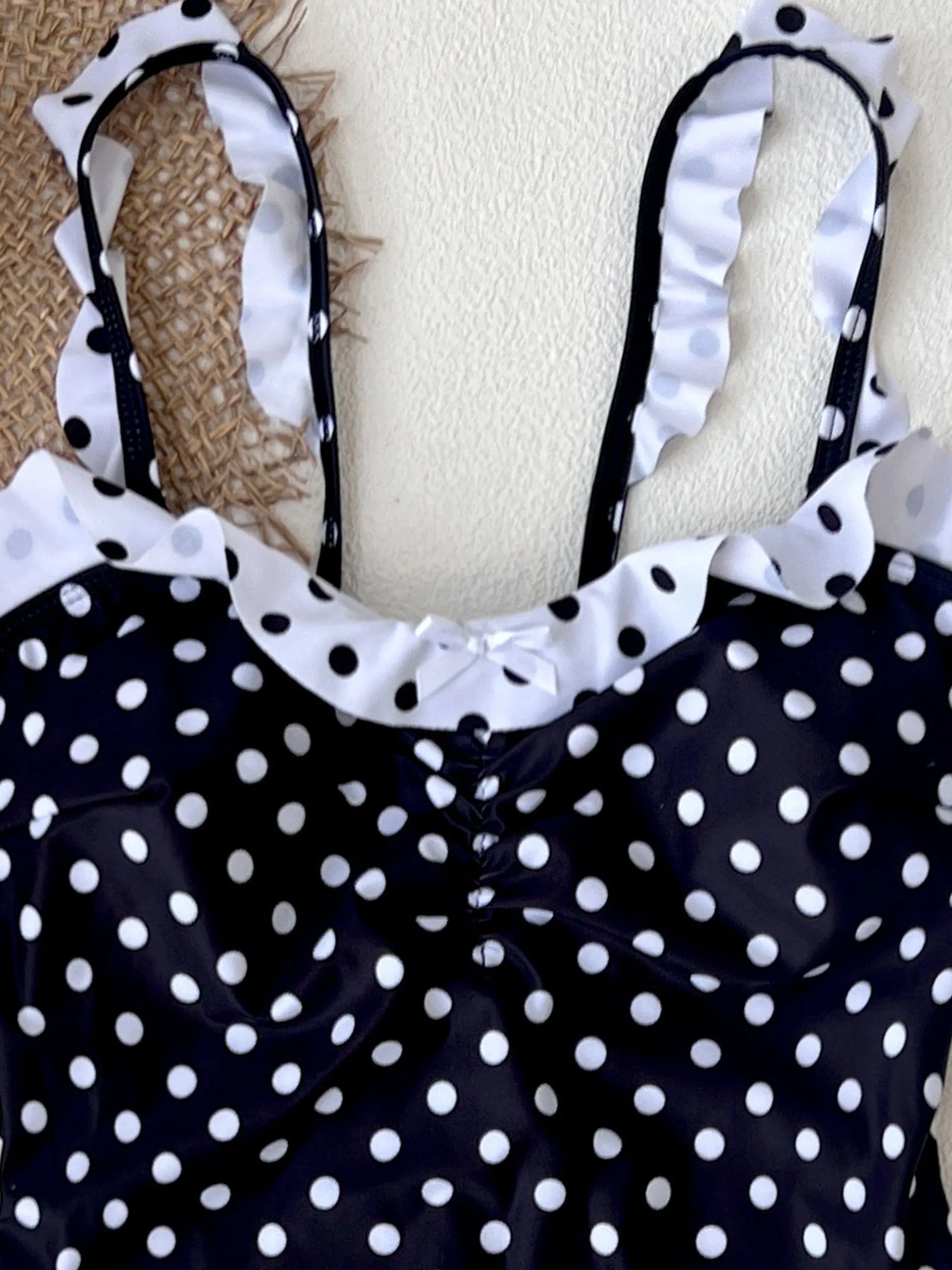 ملابس سباحة نسائية عصرية مكونة من قطعتين لعام 2025 - تصميم عصري منقط مثالي لملابس الشاطئ وحفلات حمام السباحة في الصيف #3