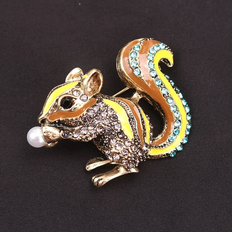 Women Men Unisex Squirrel Lover Brooch Fashion Animal Pins Badge Jewelry