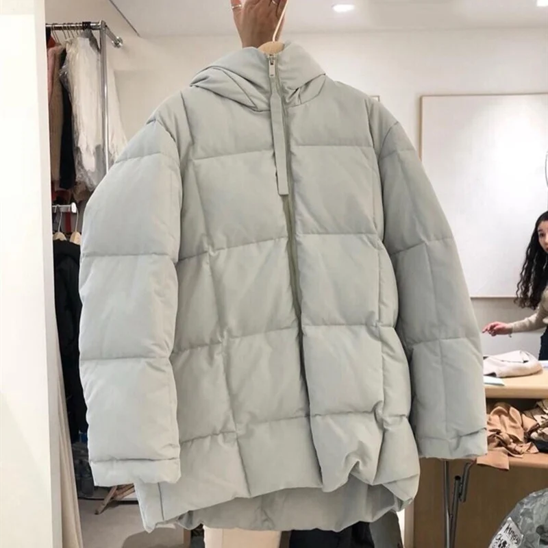 Schinteon المرأة الأبيض بطة أسفل سترة مع غطاء محرك السيارة بسيط الكورية نمط الخريف الشتاء أبلى عارضة فضفاض أكثر من حجم معطف سميك جديد