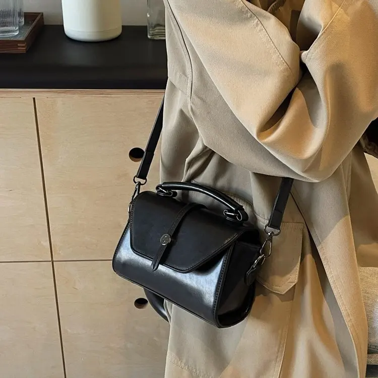 

2026 New High-end Women's Bag, Retro Personalized Shoulder & Crossbody Bag, Trendy Portable Versatile Small Square Bag