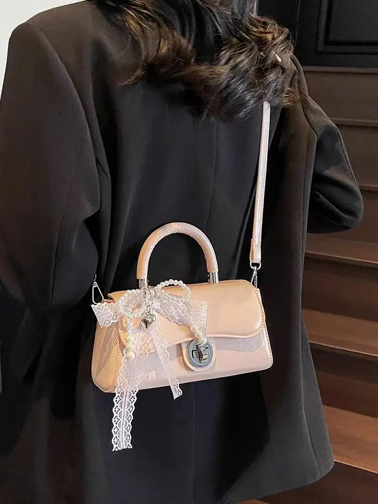 حقيبة كروس مربعة صغيرة من الدانتيل بفيونكة حلوة للنساء 2025 حقيبة يد صيفية فاخرة جديدة ذات علامة تجارية حقيبة كتف عصرية من البولي يوريثان