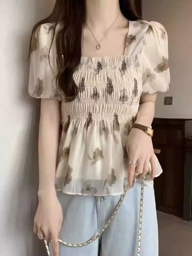 Chemisier en mousseline de soie florale à épaules carrées françaises avec ourlet à volants, haut fluide d'été