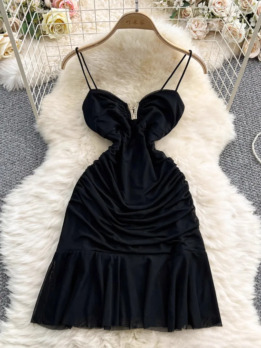 Foamlina 2025 ความรู้สึกใหม่ V คอด้านบนชุดกระโปรงเสื้อผ้าผู้หญิงเอวบางจีบ ruffle EDGE ขนาดกลางและชุดยาว