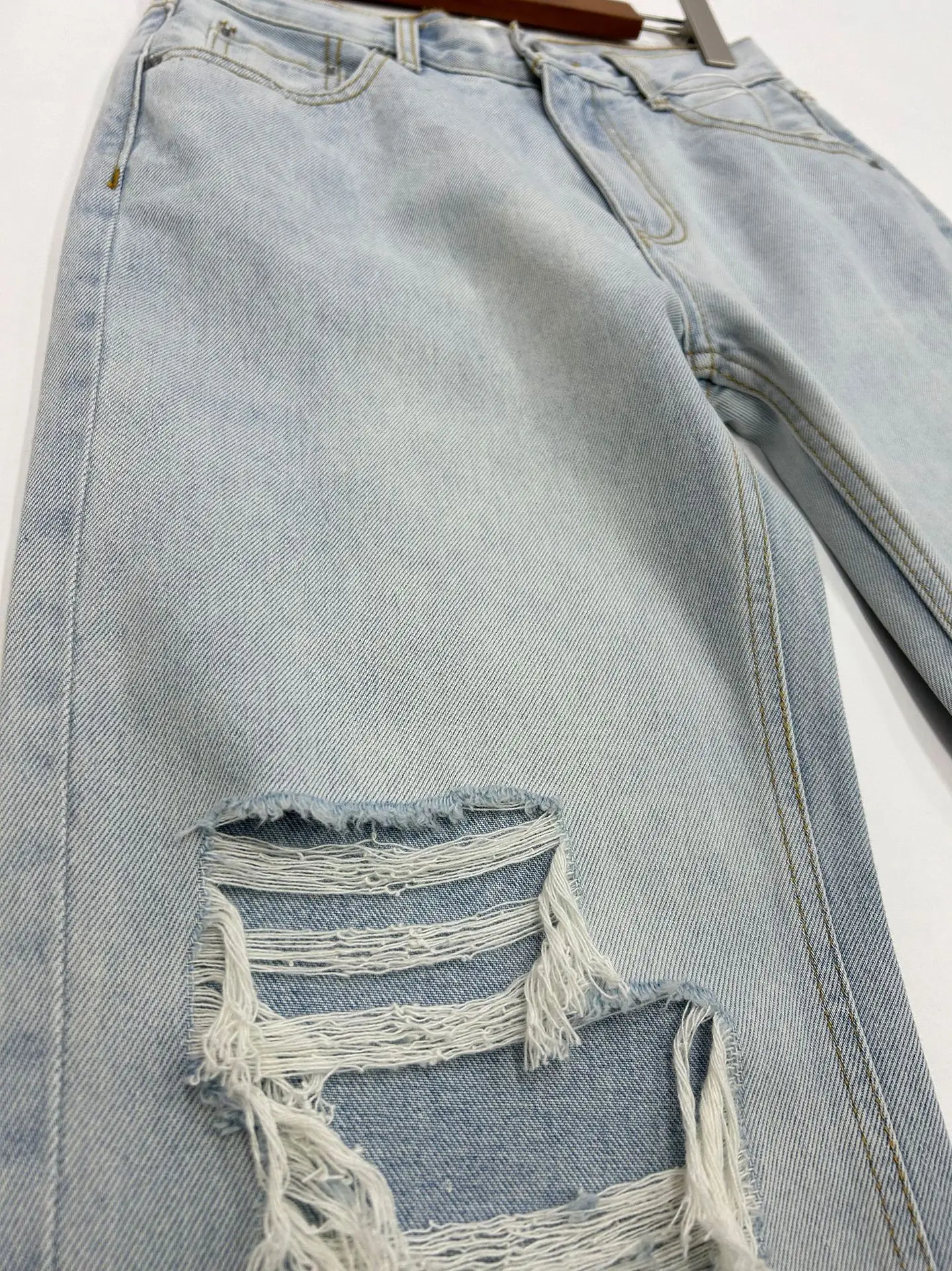 Jeans a gamba dritta strappati con foro da donna pantaloni larghi in denim alla moda a vita alta