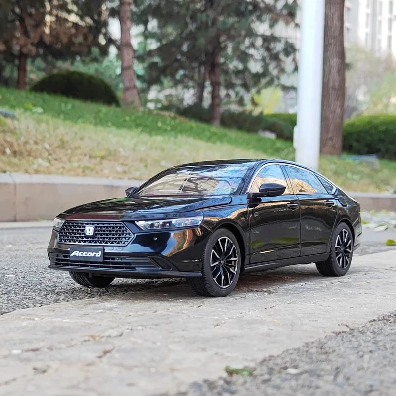 รถโมเดลโลหะผสม 1:18 รุ่น Accord รุ่นที่ 11 ของเล่นรถหล่อขึ้นรูปด้วยโลหะ มีเสียงและไฟ ของเล่นรถสำหรับเด็ก เป็นของขวัญ