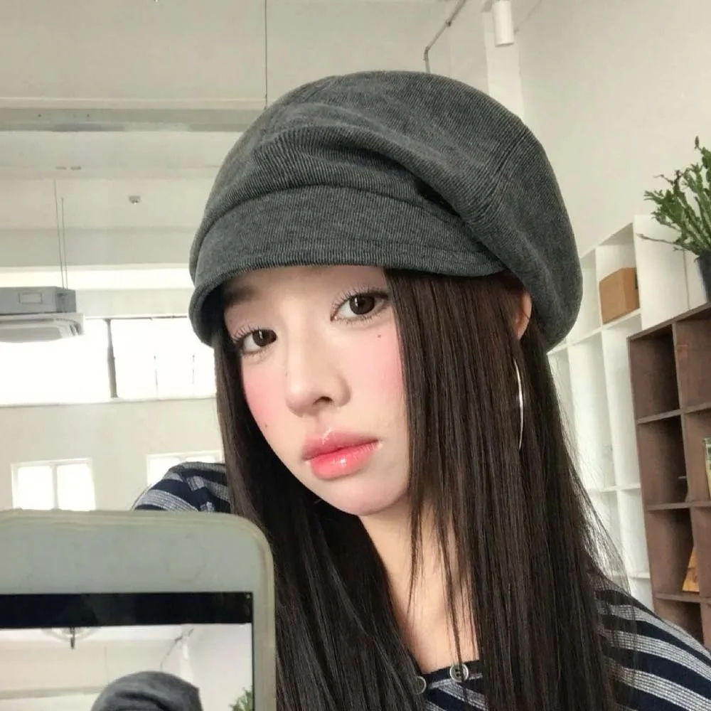 Rivet Ornament Slouchy Beret Face Framing Soft Fabric Short Brim Hat Warm Lining Solid Color Studded Beanie Students