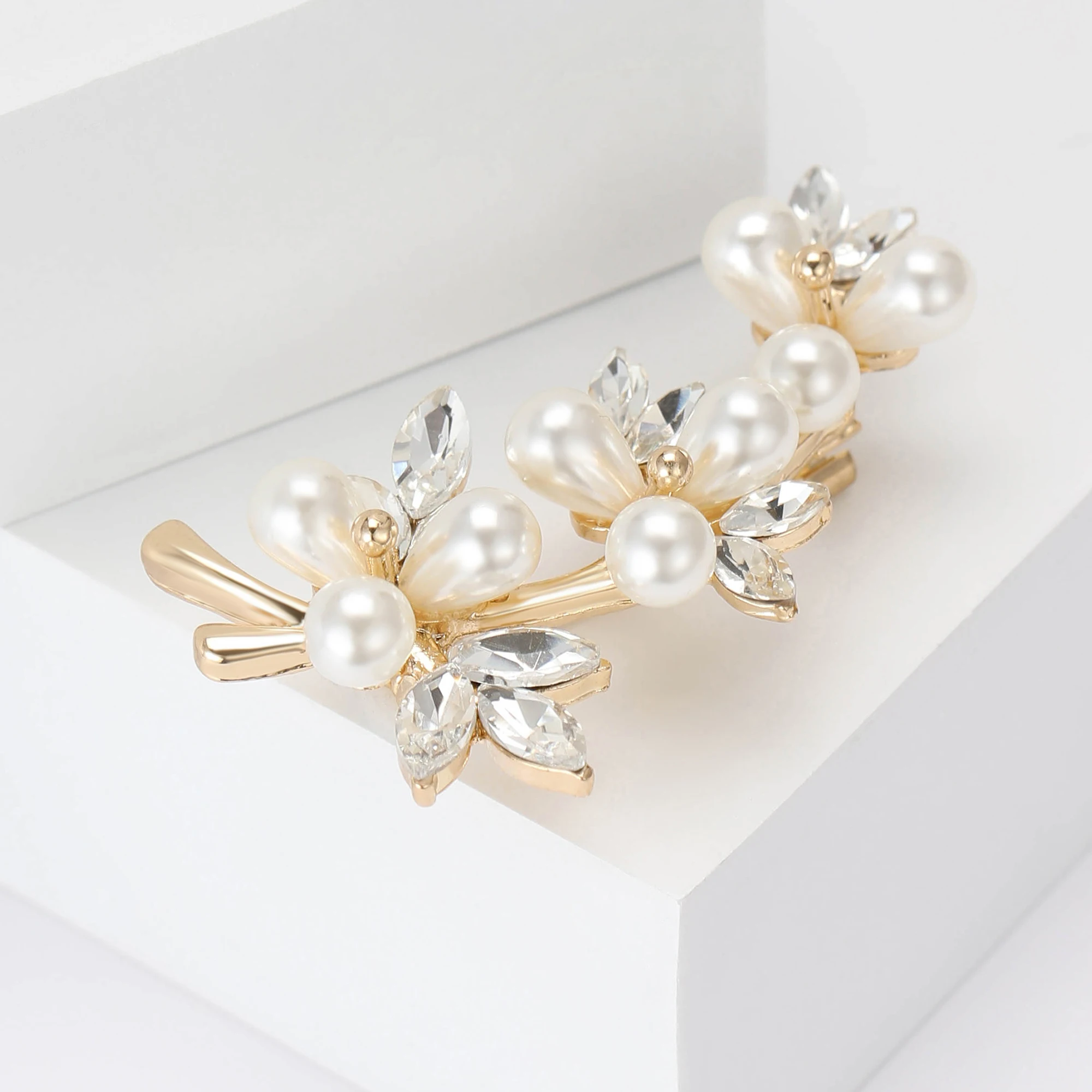 Gorgeous Pearl Crystal Bouquet Brooches for Women Unisex Flower Pins 2-color Available Casual Party Accessories Gifts