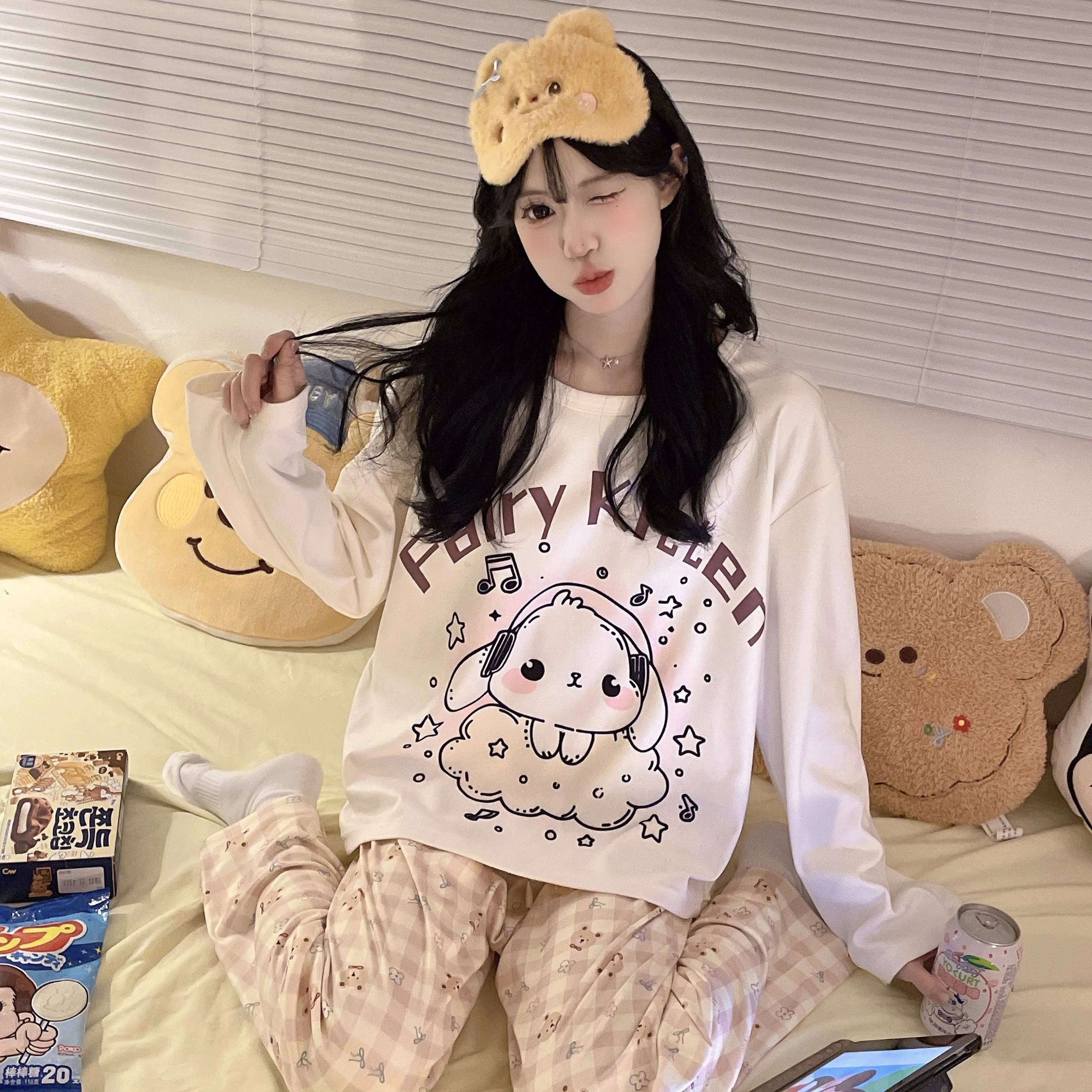 

Эстетичные пижамные комплекты для женщин: универсальная двусторонняя пижама из микрофибры с многофункциональным дизайном, V-образным вырезом, рукавами-крылышками и шортами-бермудами.