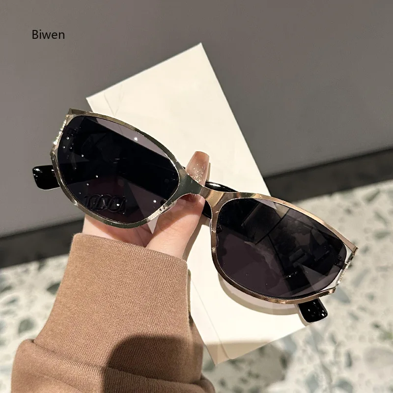 

New y2k Metal Steampunk Sunglasses Women For Men Luxury Brand Designer Vintage Punk Sunglasses Popular Hip Hop Trendy Eyeglasses