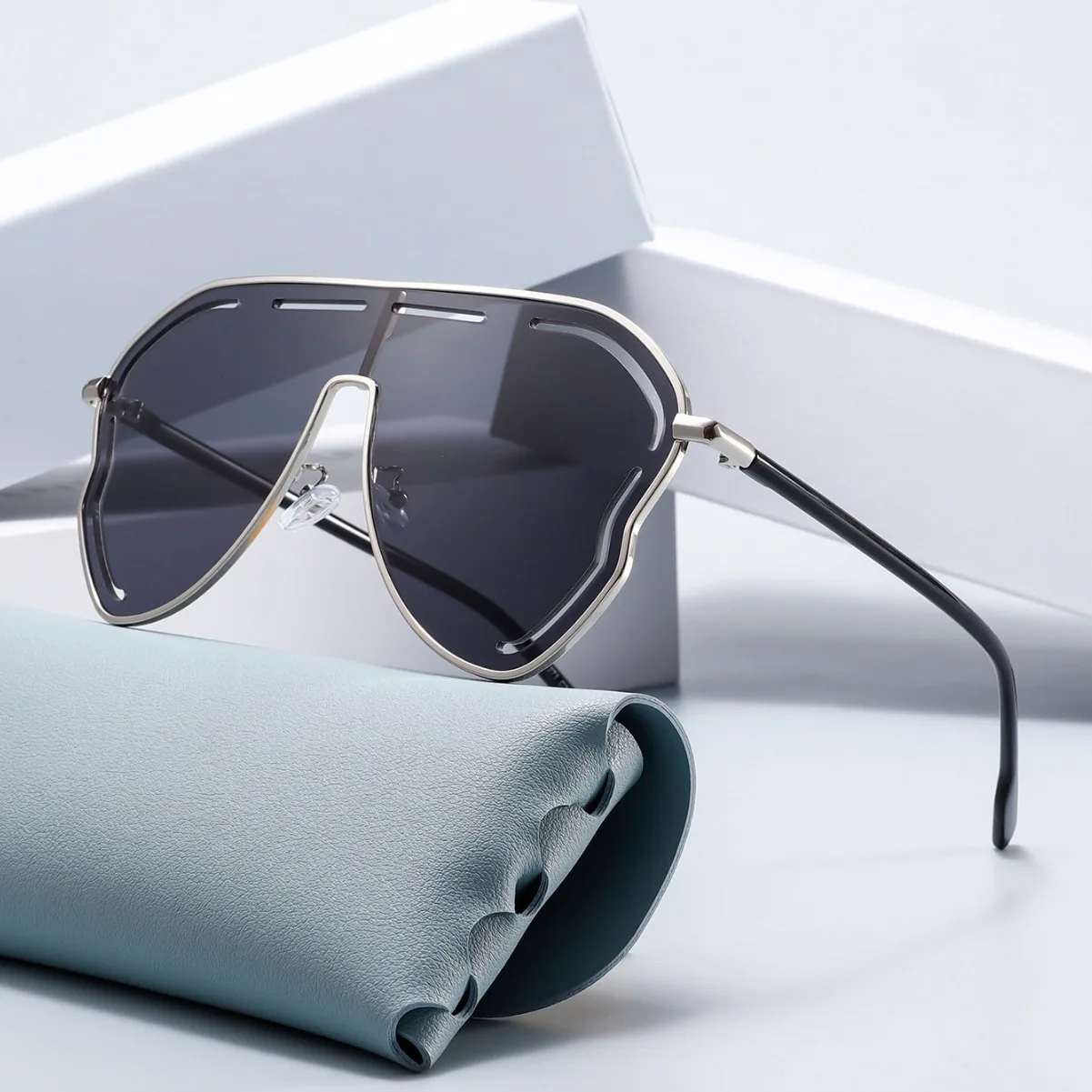 

9056 Fashion Oversized Sunglasses for Men Women, Chic One-Piece Hollow-Out Shades, Vintage Trendy Irregular Sun Glasses 512373