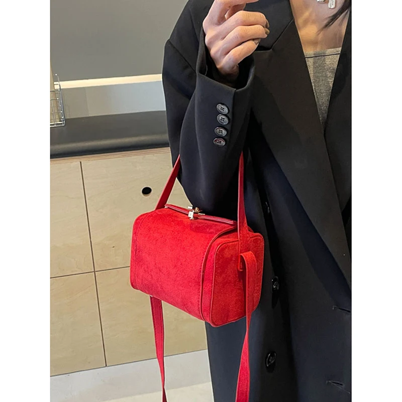 Red Retro Fashion Design Sense Small Square Bag Suede Fabric Women\'s High-end Casual Crossbody Bag 2024 New Commute Shoulder Bag