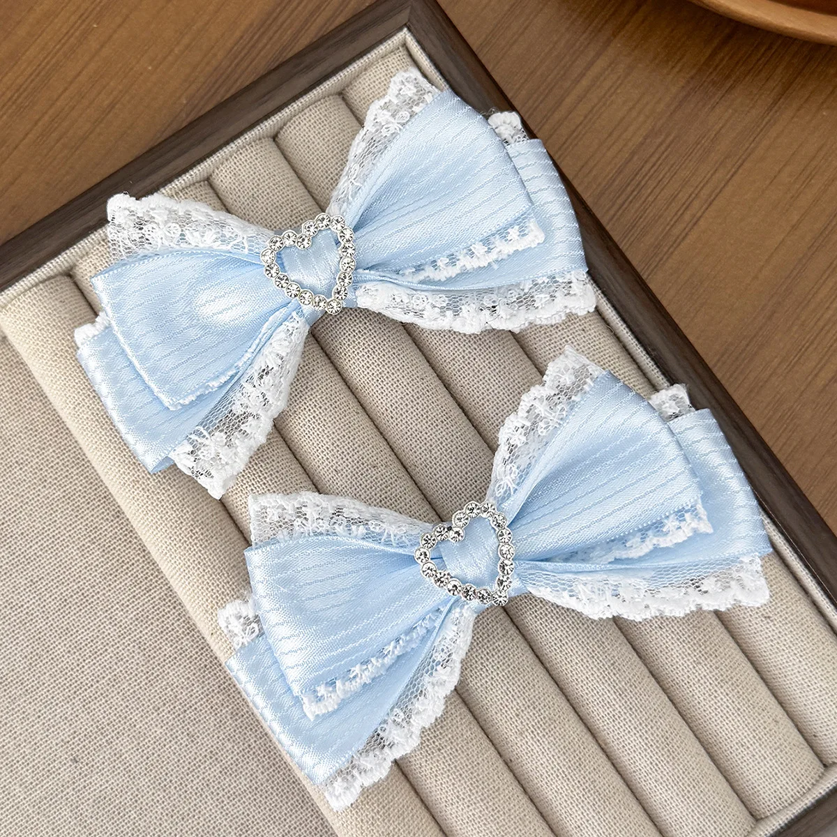 Spitzen-Haarspange mit Streifenmuster und Satinschleife, Herz-Strass-Haarspangen, Damen-Lolita-Haarschmuck für den Alltag, Hochzeit und Partys, Haarspangen für Frauen – Detail 6