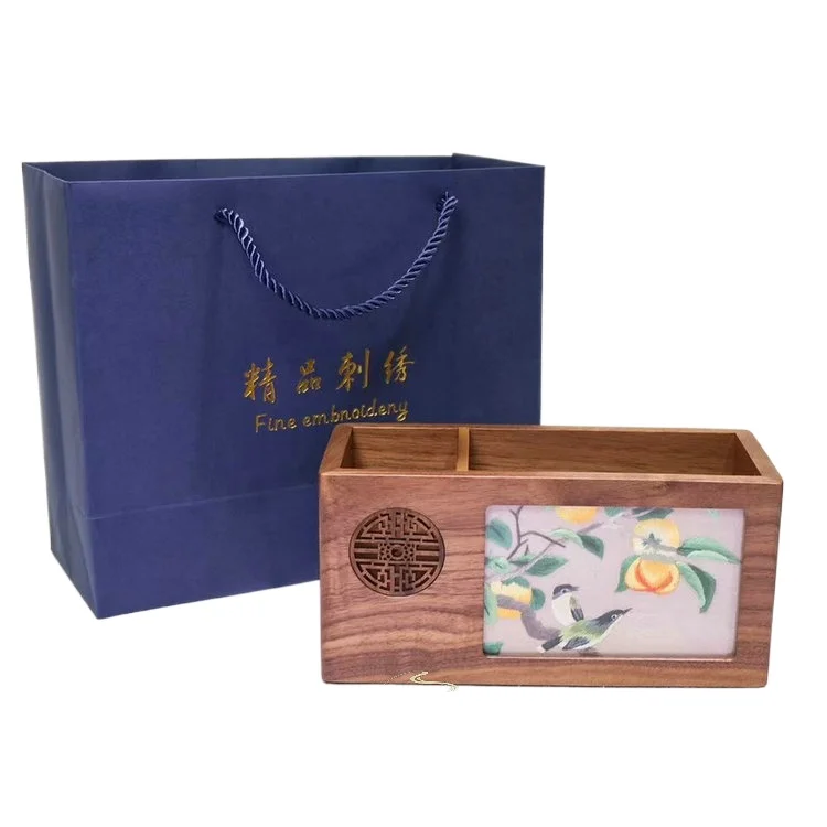 

LAB Suzhou embroidery ornament handmade double-sided embroidered walnut pen holder Chinese style creative send teachers