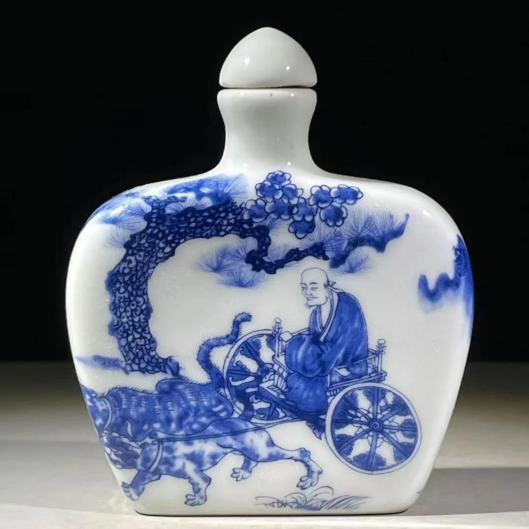 

Chinese antique Qianlong style blue and white figure carriage snuff bottle exquisite handicrafts