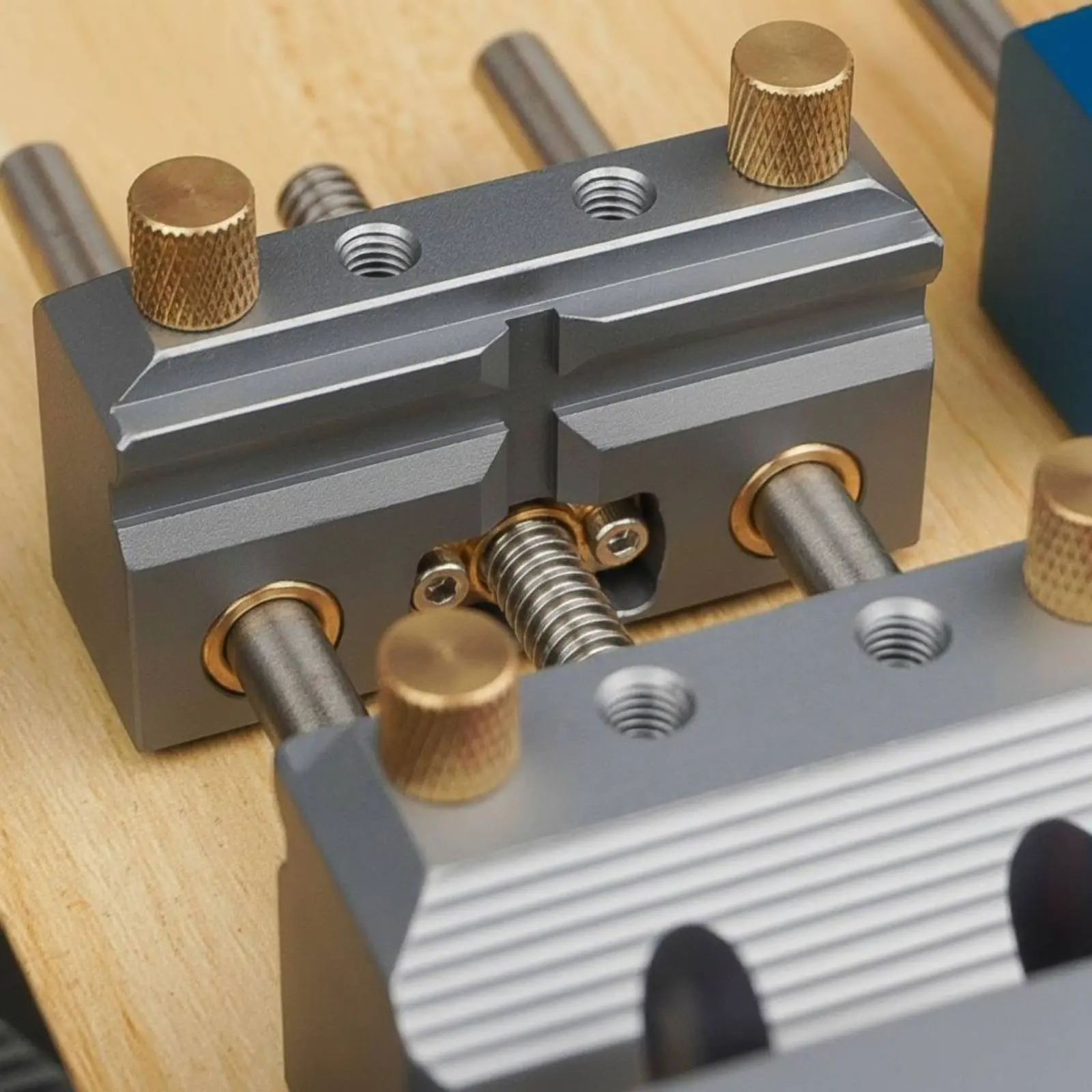 

Aluminum Bench Vise Compact Mini Table Vise Mini Table Vice Corrosion Resistant Clamping Tool Easy to Clean for Home Workshop
