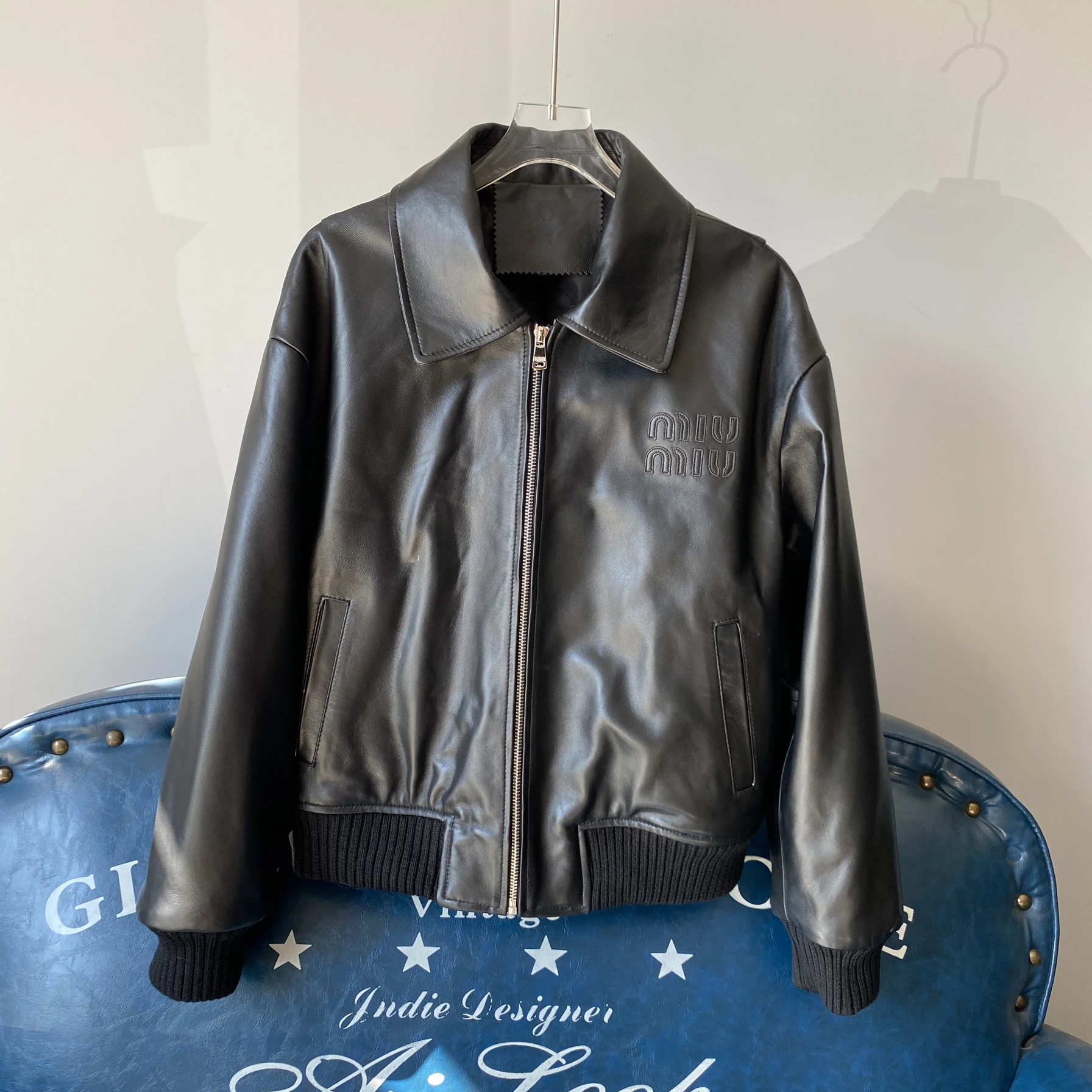 معطف Jaet ort نسائي من جلد eepskin فضفاض مناسب لراكبي الدراجات النارية معطف من الفرو والجلد بسحاب للإغلاق وياقة مربعة