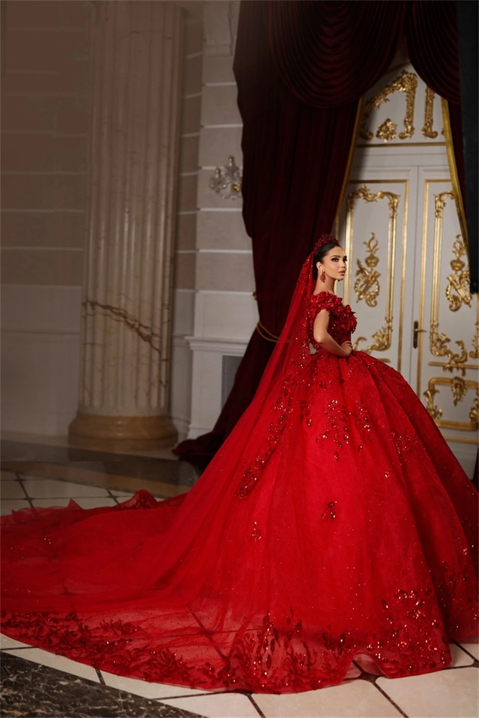 Vestido de novia rojo Vintage con escote en V, apliques de encaje, flores