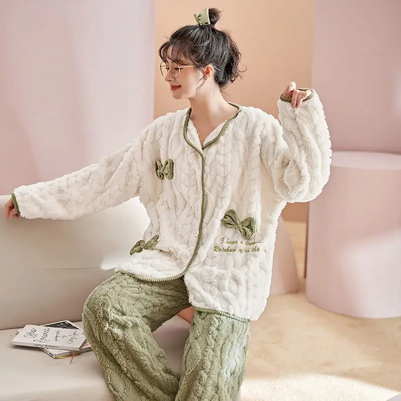 

coral fleece Women's pajamas flannel keep warm autumn Comfortable Sleepwear winter new model fleece-lined thicken suit homewear