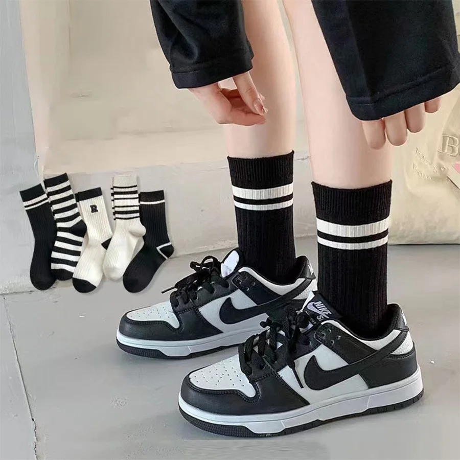 

10pcs Women Socks Mid Length Black And White Socks Versatile Winter Boat Socks Women's Socks Sweat Absorption Odor Prevention