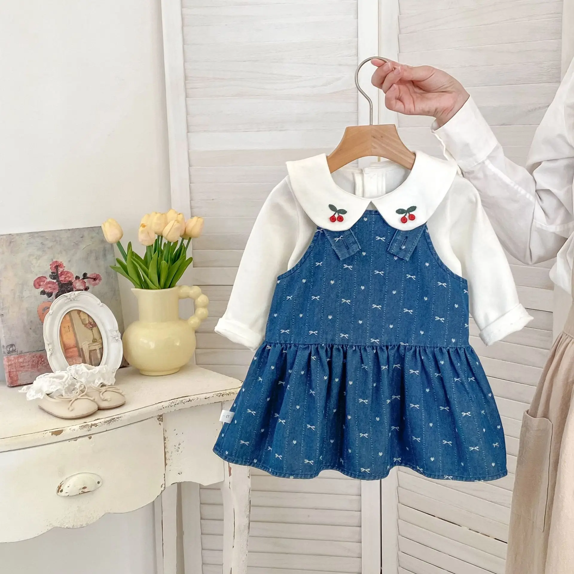 

2025 Autumn Girls' Bow Denim Strap Skirt New Embroidered Doll Collar Bottom Coat Dress Two Piece Set