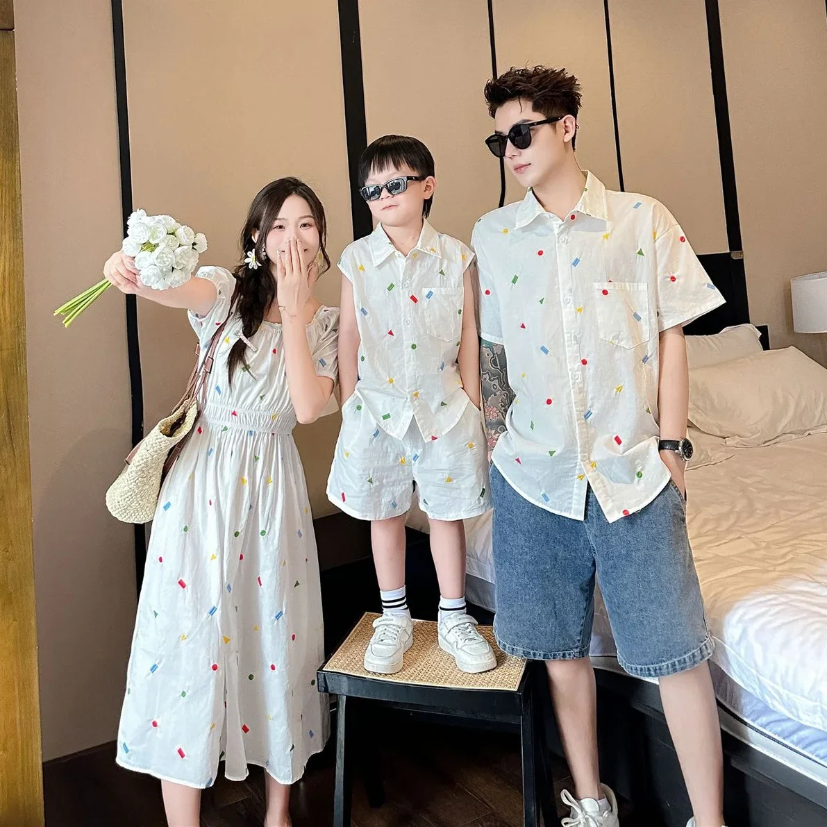 

Fashion Family Matching Couple Clothes Mother and Daughter White Dress Dad and Son Baby Clothing Korean Boys Two Piece Outfits