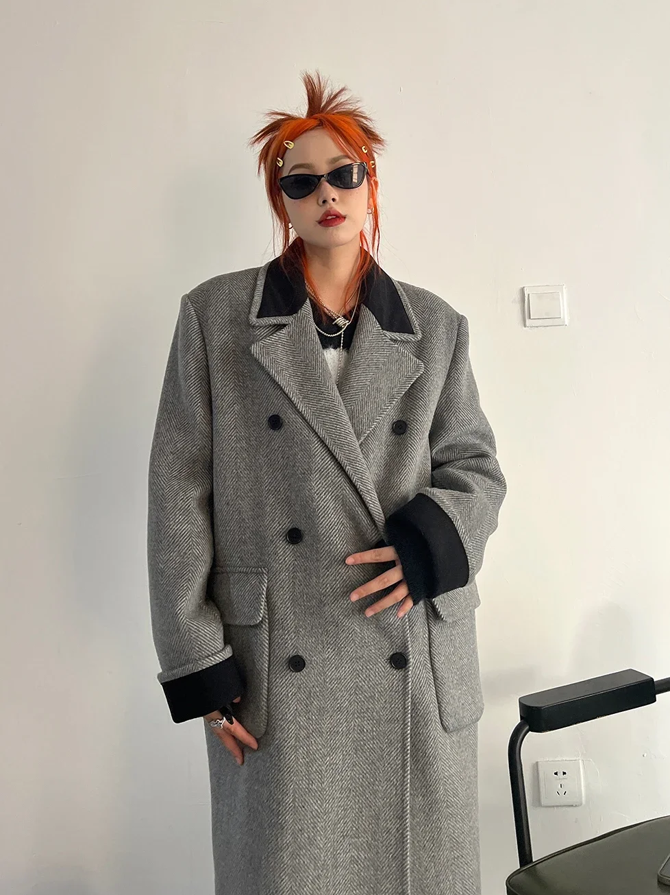 Solid and Stylish Vintage Wool Blend Coat for Women, Block-Color Long Jacket with Thickened Fabric for 2024 Autumn Winter