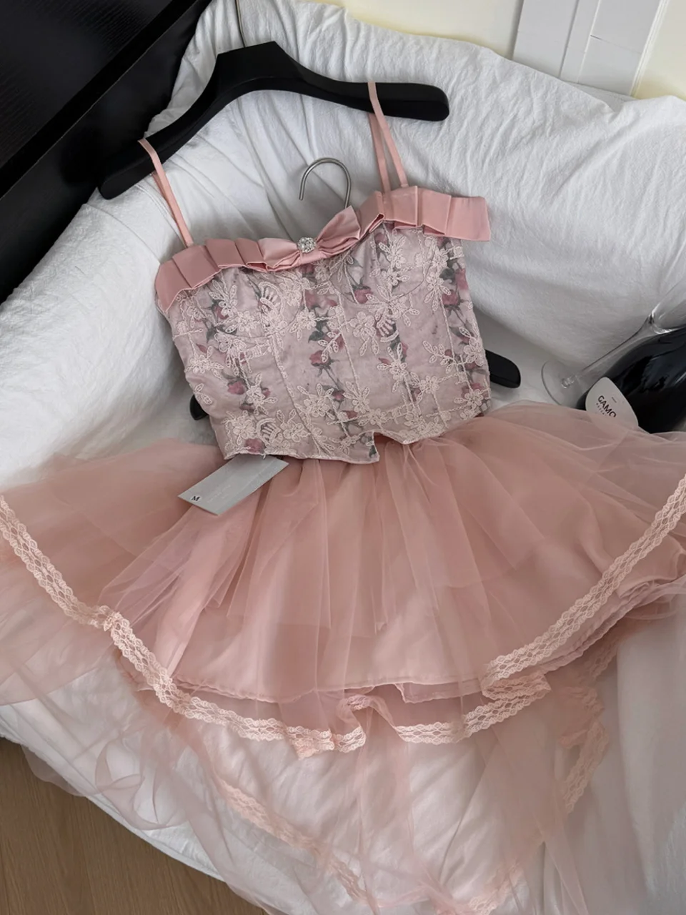 

Embroidered Knot Strap Vest Two-Piece Set High Waist Slimming Asymmetrical Tulle Princ f Skirt Faionable Wo...
