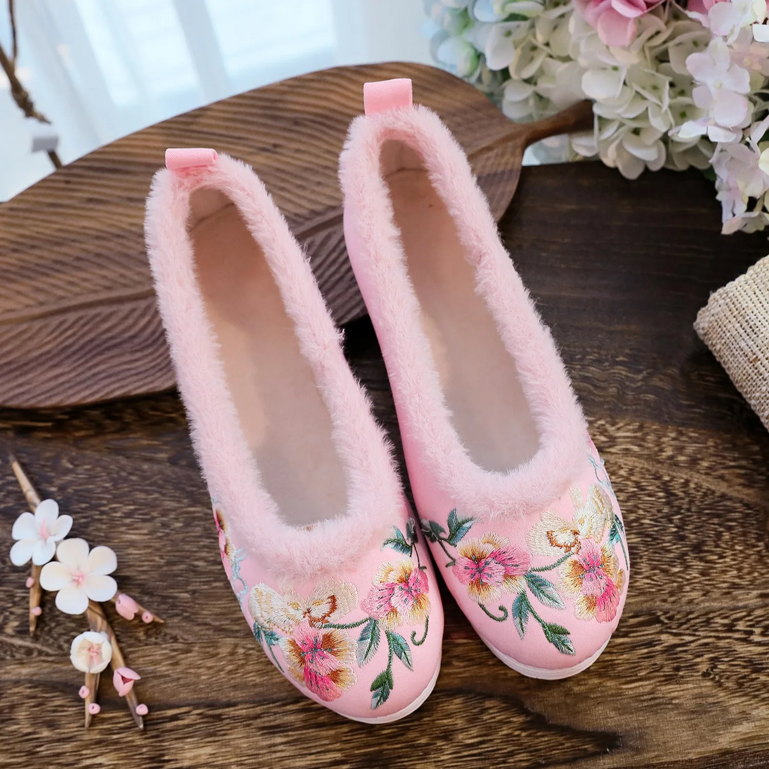 Women's Ancient Style Warm Embroidered Cotton Shoes Students Ancient Costume Cosplay Shoes Women