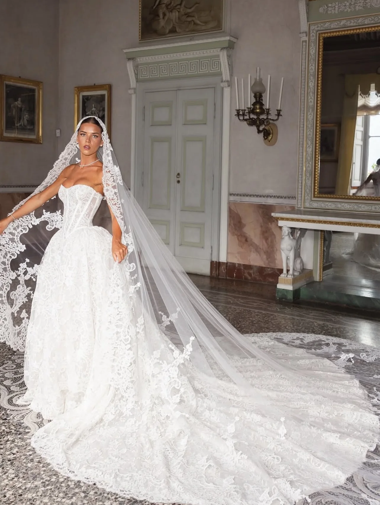 Customized Luxurious Lace Wedding Dress Strapless Corset A-Line Royal Train Bridal Gown Luxury Vestido de novia
