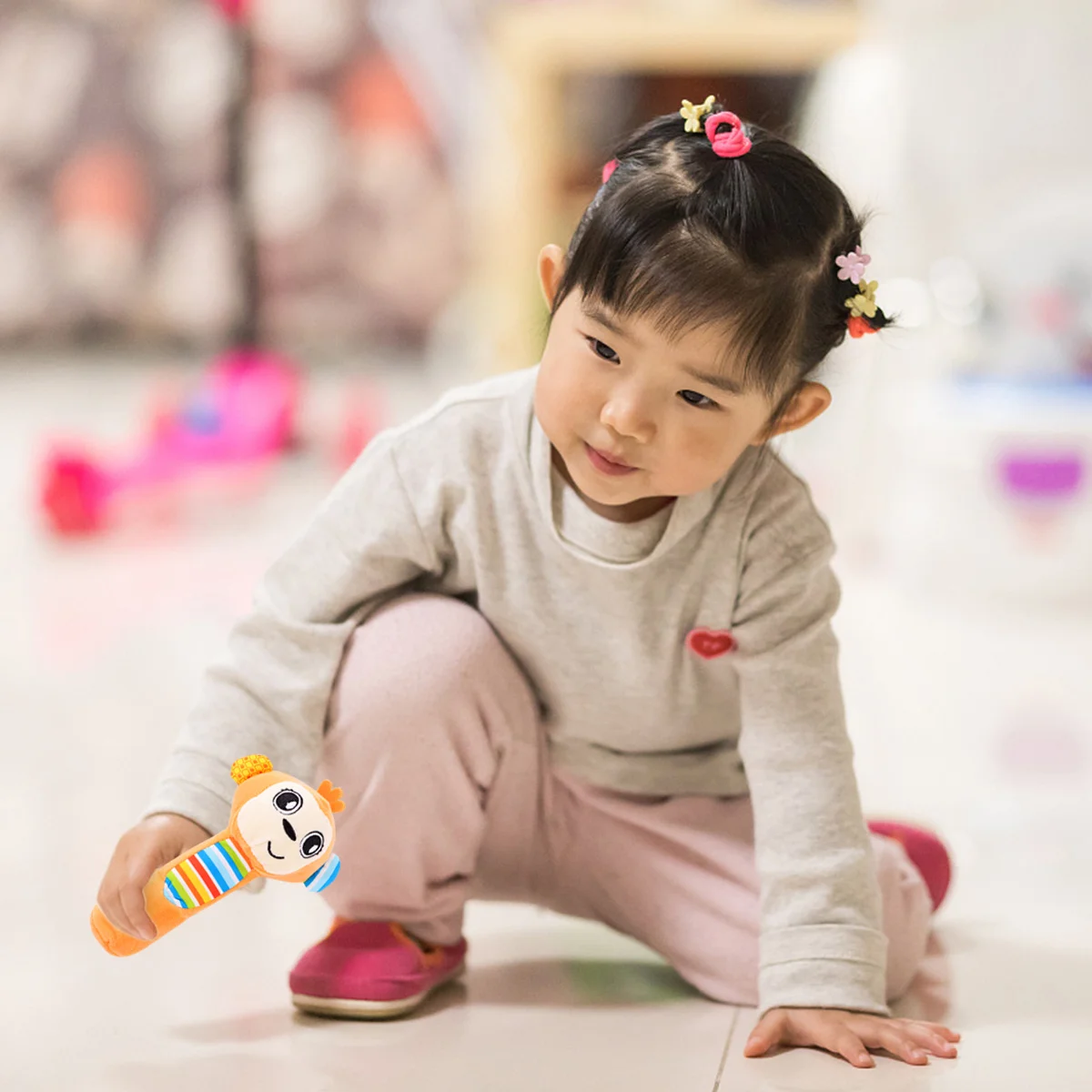 1pc chocalho portátil preto mini animal de pelúcia para o bebê infantil recém-nascido desenvolvimento sensorial som macio estridente