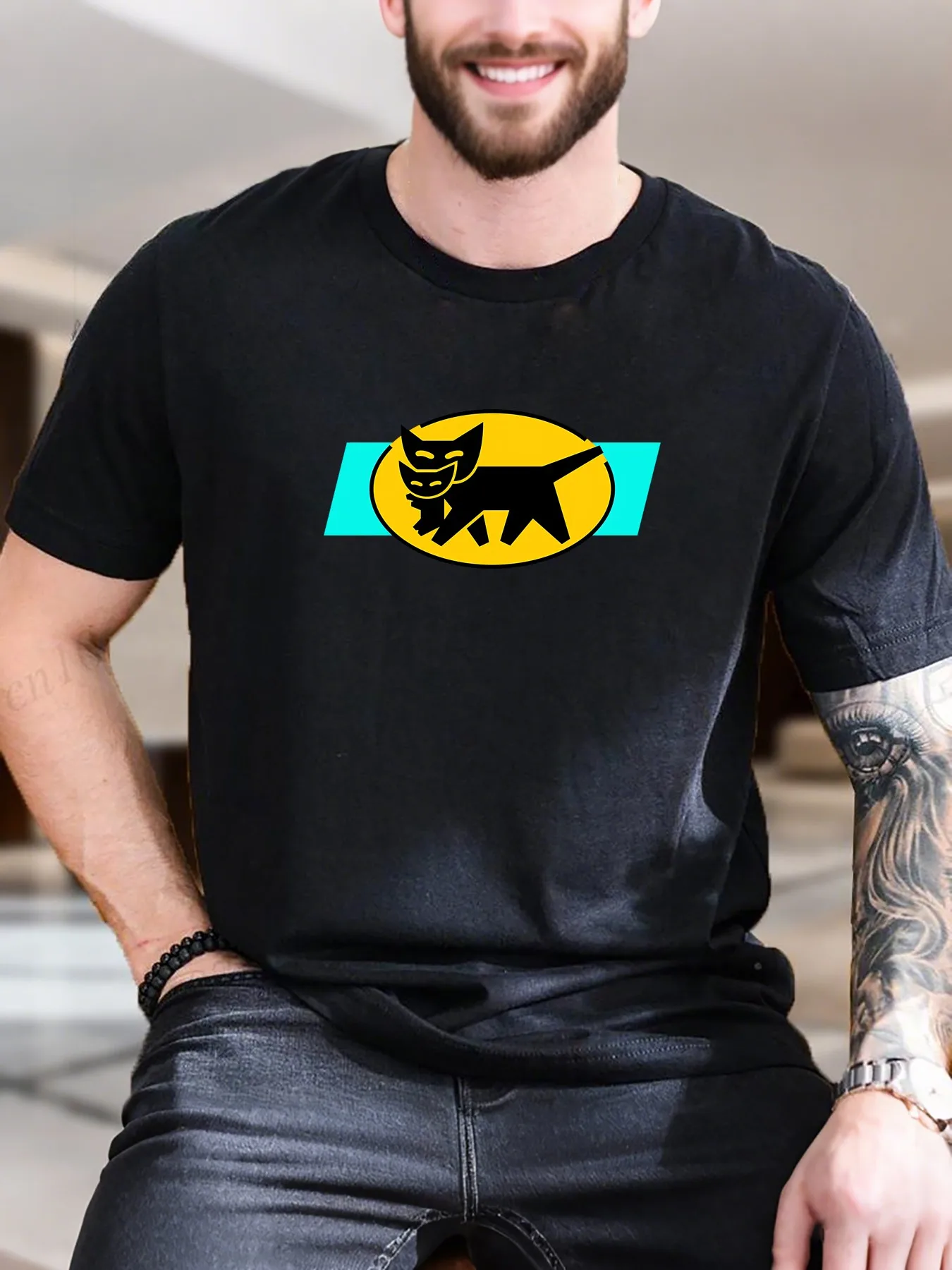 Camiseta con estampado de gato Batman para hombre, camiseta informal cómoda 100% algodón, diseño gráfico de superhéroe con gato negro y fondo amarillo