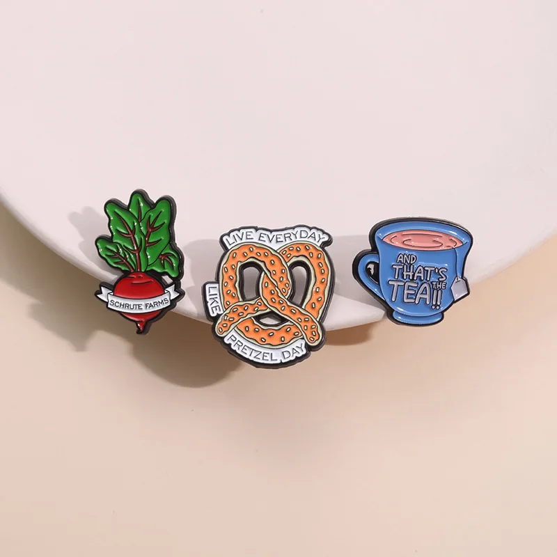 NNew Carrot Bread Coffee Food Styling English Badge Metal Brooch Simple Jewelry Gift Wholesale