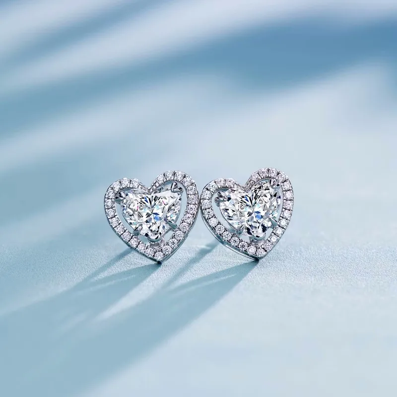 أقراط مرصعة بالزركونيا المكعبة على شكل قلب من Huitan للنساء ، أقراط زفاف زفاف أبدية ، مجوهرات جمالية ، موضة الحب