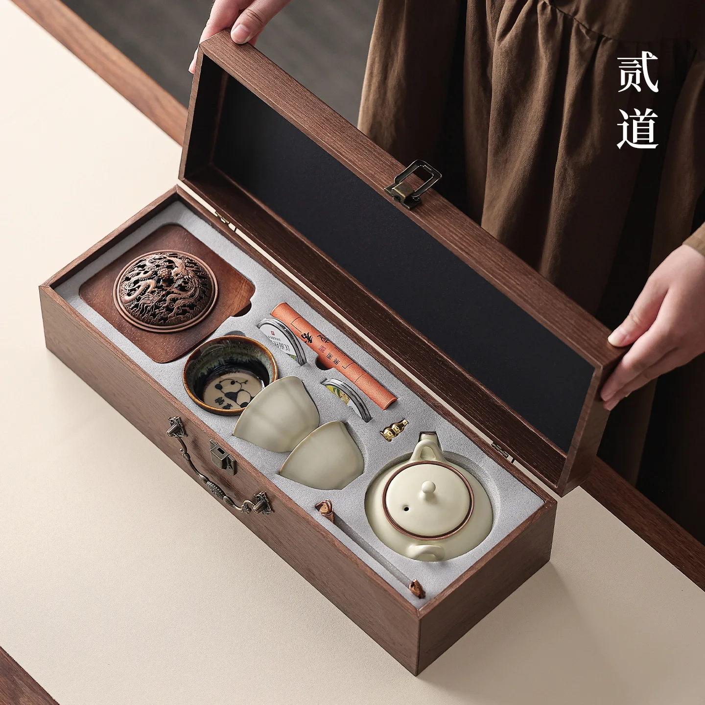 National tide Forbidden City cultural and creative tea set gift set to give customers souvenirs and practical  for business