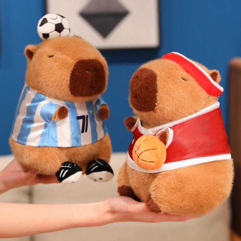 Kawaii capivara futebol basquete roupas esportivas animais de pelúcia travesseiro bonito adorável simulação natal presente do dia das bruxas decoração