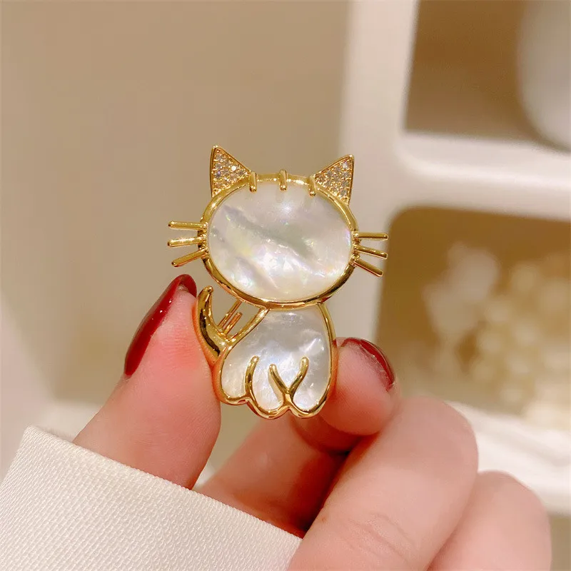 CC Cute Pins Natural Shell Cat Shape Brooches Korea Style Coat Pin Mini Sweater Brooch Valentine's Gifts High-end Decorate B222