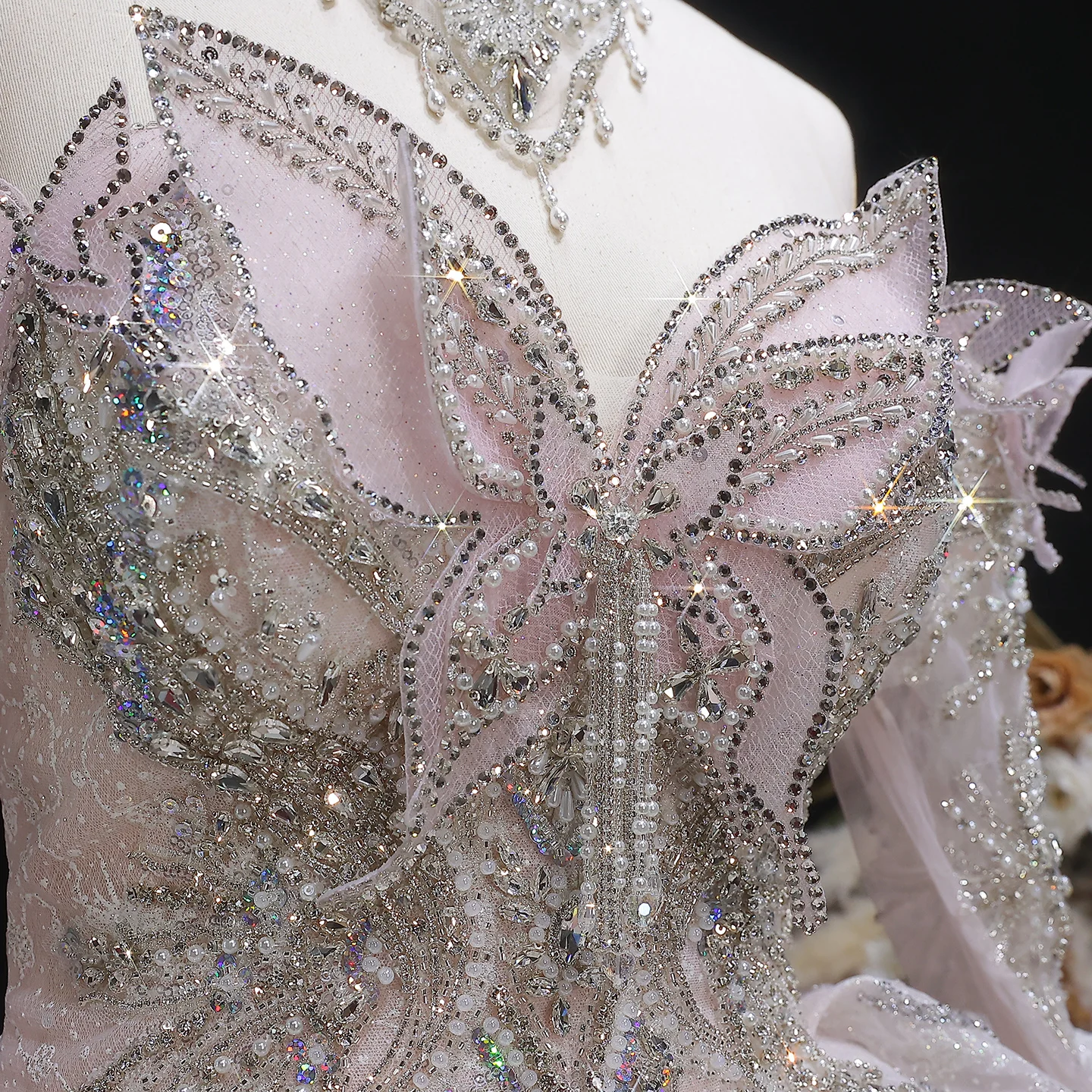 Sheer Fairy Wedding Dresses Luxury Ball Gown Off Shoulder Tulle Crystal Beaded Dubai Engagement Gown with Train SW608 Customized