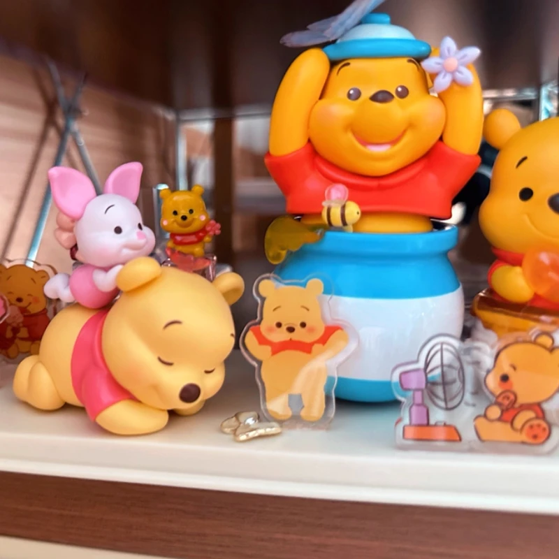 Miniso Pooh Bear Puff Honey Resmi Asli dalam Kotak Buta Musim Semi, Figur Mainan Hiasan Meja, Hadiah Liburan, Anime Perimeter