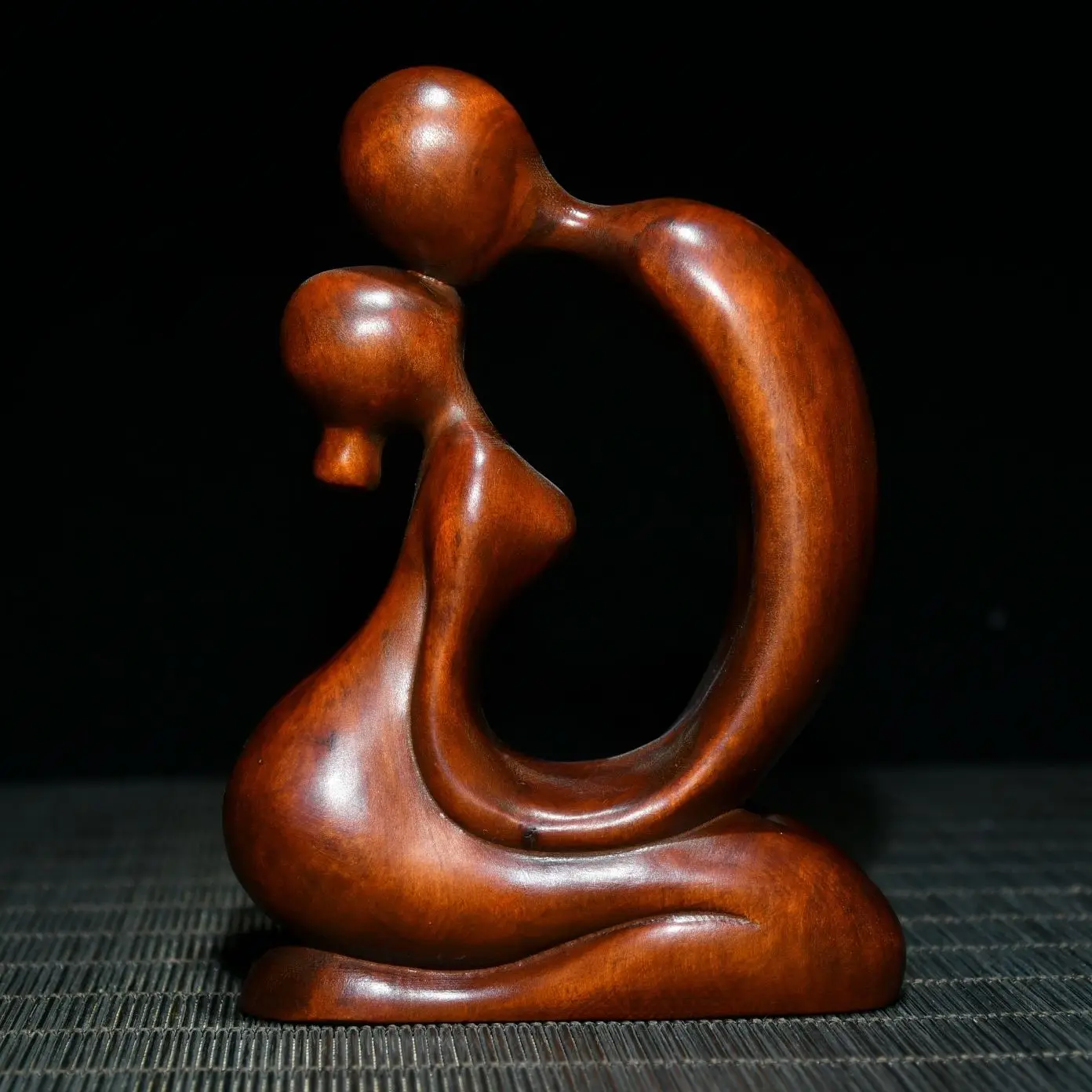 

Couple Statue Modern Art Character Sculpture Handicraft Wood Carving Home Decor Creative Tabletop Decoration Accessories Gift