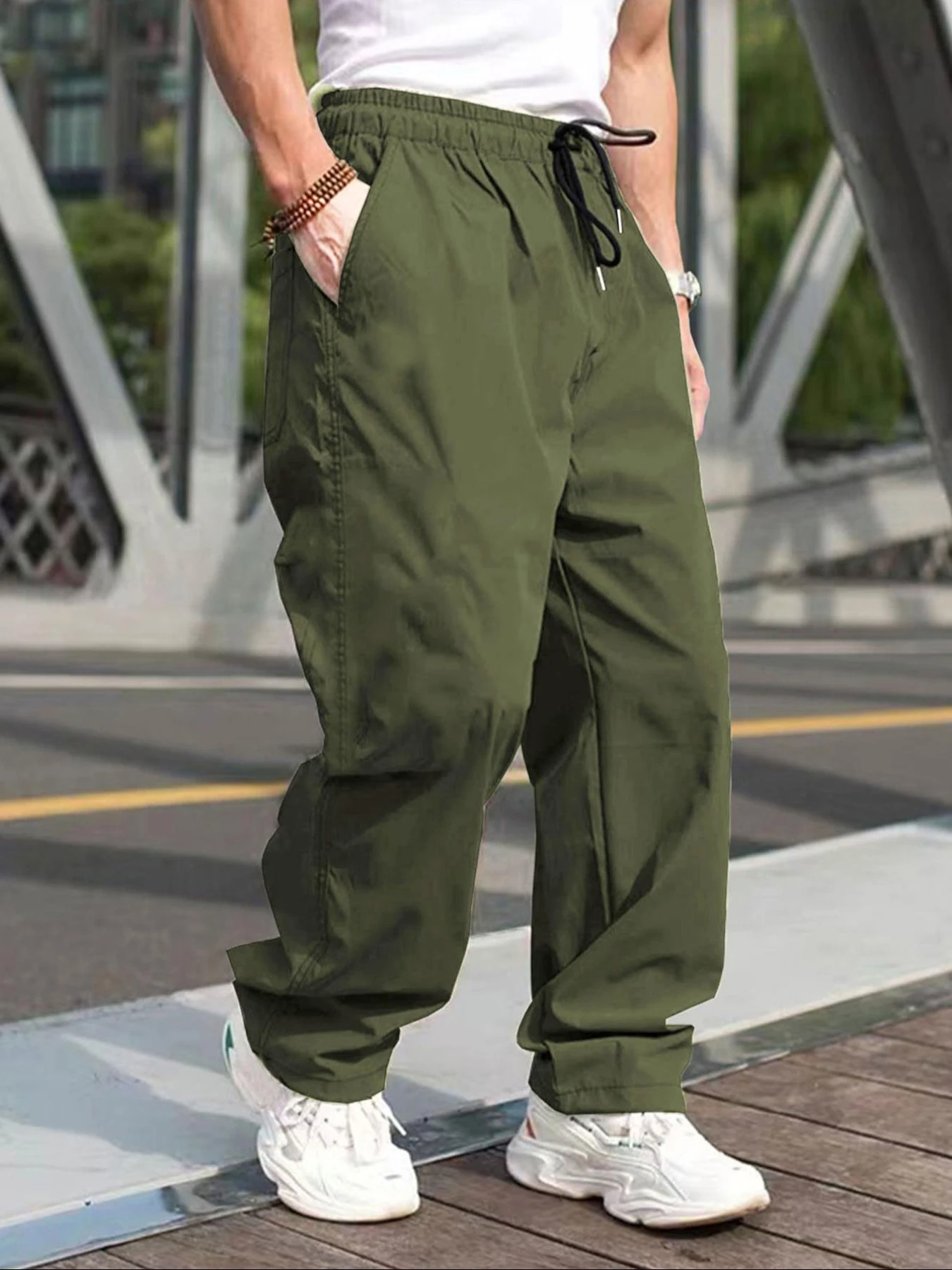 Herren Cargo-Hose in Uni-Farbe mit Taschen und Kordelzug, Regular Fit, Lässige Modehose für den Alltag, Herren-Unterbekleidung – Detail 10