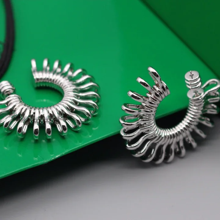 

Hot Fashion Europe Designer Silver Irregular Earrings Women Top Quality Jewelry Trend