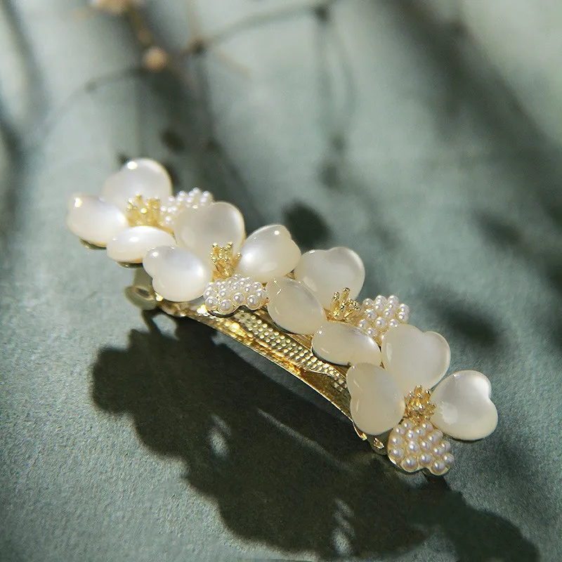 New Luxury White Opal Flower Spring Hairpin Set con zircone Boutique Top Clip One Word Back elegante copricapo moda donna