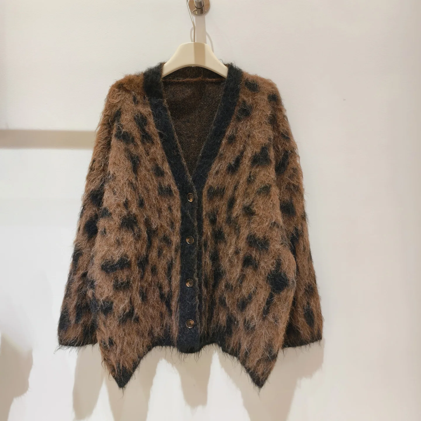 

American Retro Soft Leopard Print Knitted Sweater Loose Lazy Sleeve Women's Winter Outerwear High-End Feelings Cardigan