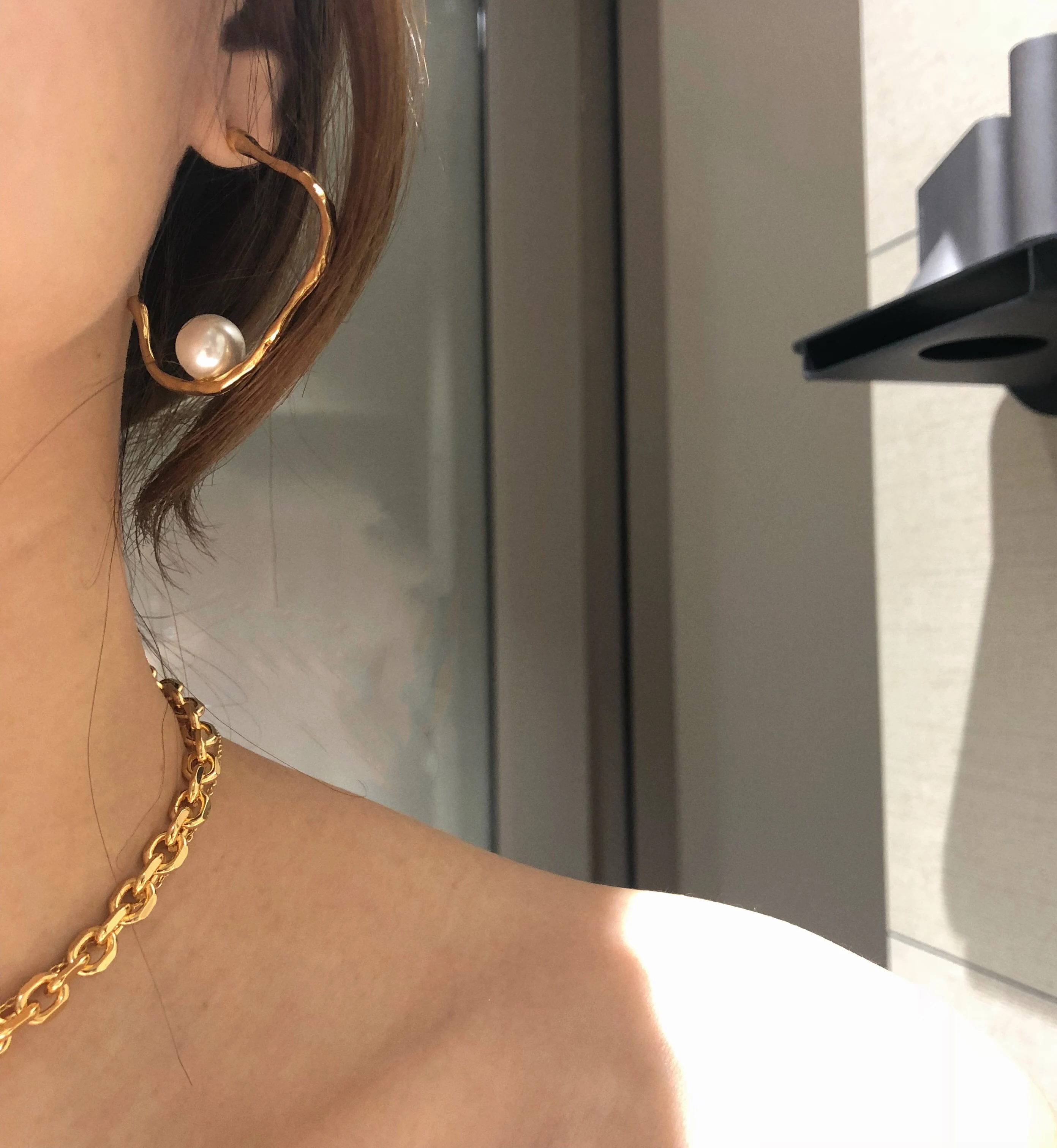 

French irregular European and American retro hanging pearl earrings, exaggerated cold wind