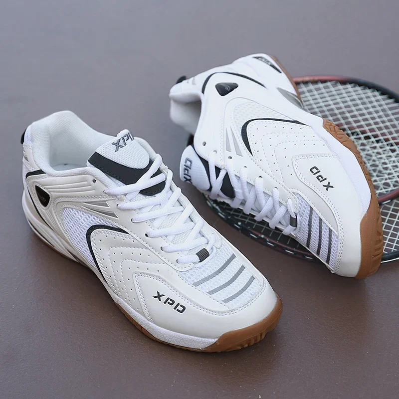 Couple Badminton Shoes Soft and Light Female and Male Badminton Sports Shoes Breathable Non-slip Volleyball Shoes Men Sneakers