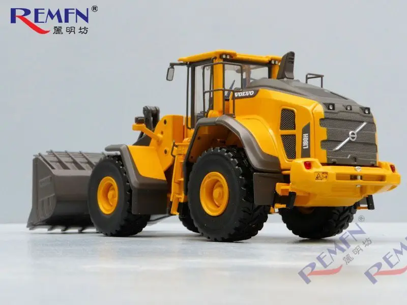 L180H Wheel Loader 1/50 Scale Diecast Model New in Original Box