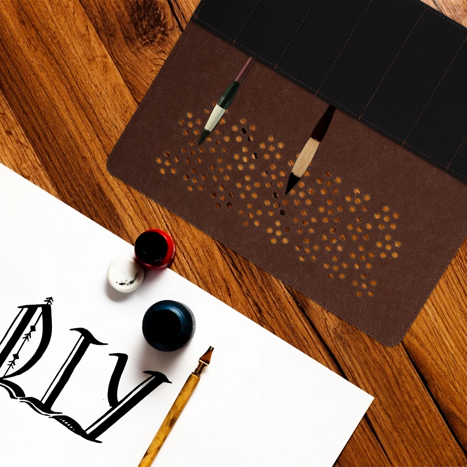 

Stylish Felt Paint Brush Storage Roll Case With 7 Slots For And Gift Enthusiasts