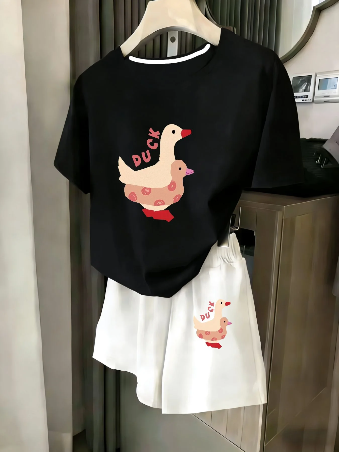 

Ladies 2-Piece Set Summer Beach Vacation Casual round Neck Short Sleeve Random Print T-Shirt Elastic Waist Shorts Suit Comfortab
